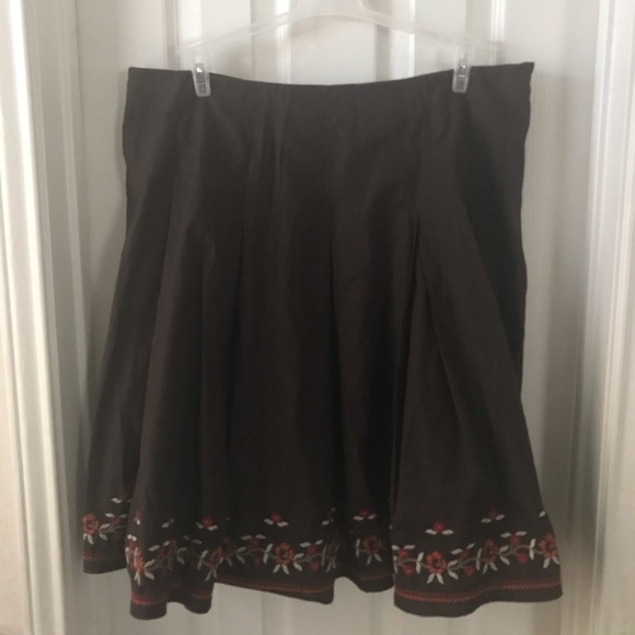 BROWN EMBROIDERED A LINE PLEATED SKIRT SZ 16 NY&Co - Picture 1 of 5